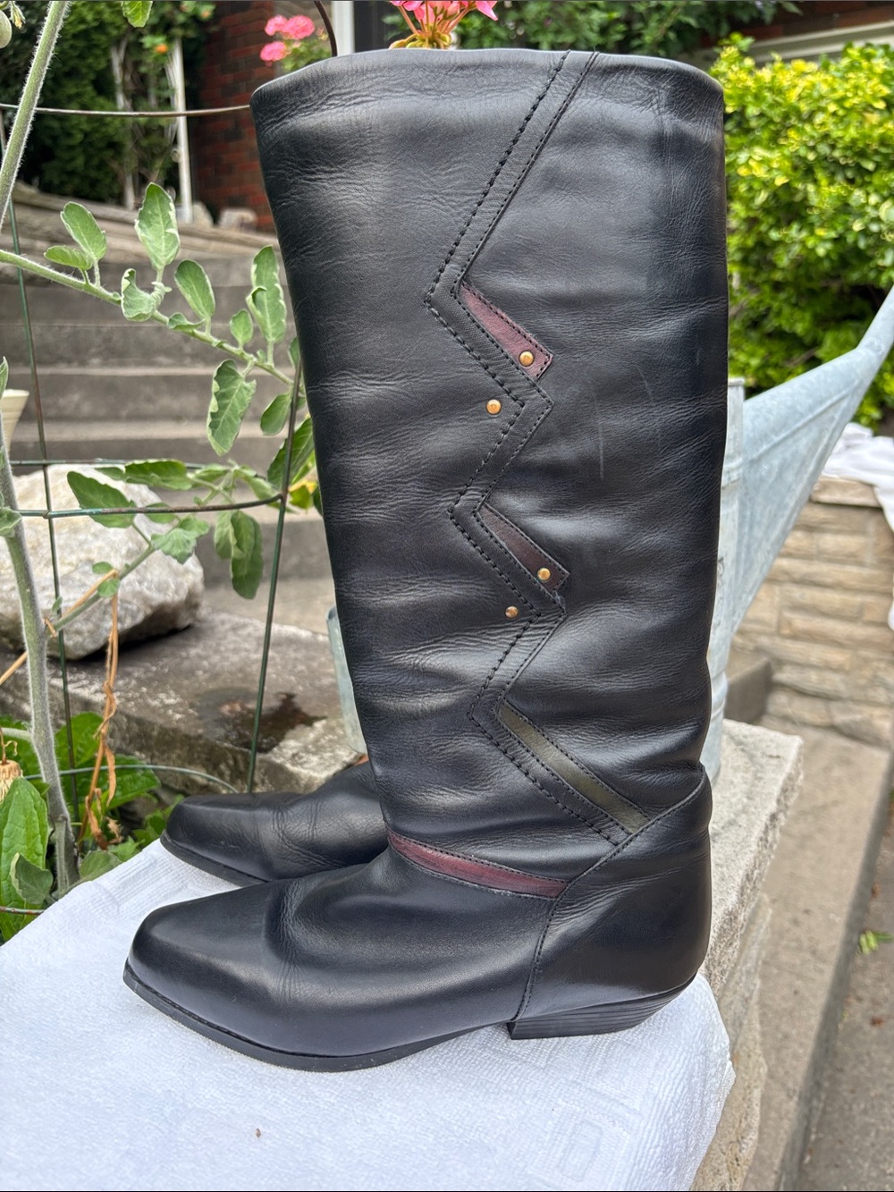 Women's Black Leather Knee-High Fashion Boots with Zigzag Accent